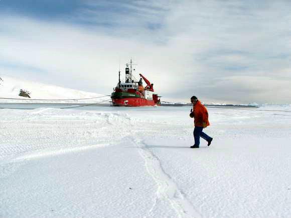 Researcher on the icefield and French polar ship (from IPEV)